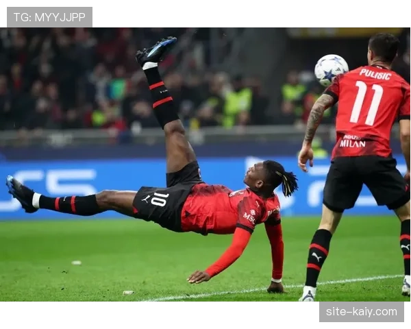 十人应战，AC米兰2-1绝杀罗马，特奥补时阶段任意球直接破门